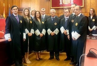 Los nuevos magistrados con el Presidente del TSJ de Asturias y sus padrinos